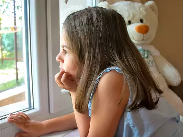 Рождественски базар набира средства за лечението за малката Ралица