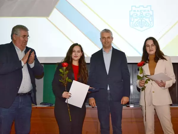 В навечерието на 8 декември: Отличиха изявени студенти във Варна