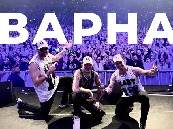 Тийнидолите от края на миналия век - EAST 17, ще пеят във Варна на Нова година