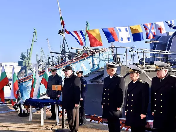 Тържествено отбелязаха 35-ата годишнина на фрегата “Смели”