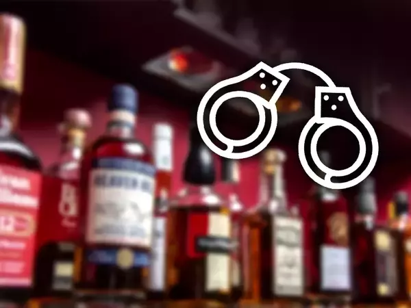 50-годишен варненец задигна три бутилки уиски за Коледа