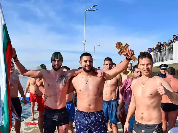 28-годишният Георги Йосифов "спаси" Богоявленския кръст в Аспарухово