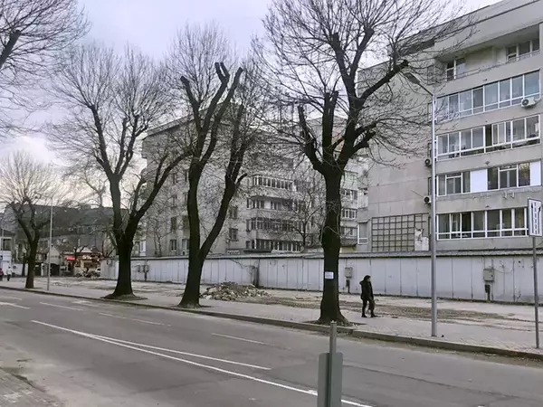 Приключи премахването на павилионите в района на Колхозния пазар