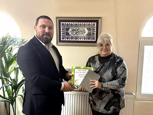 Благодетели зарадваха с Новогодишни подаръци деца сираци