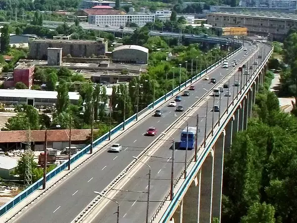 До края на февруари: Подменят осветлението на Аспаруховия мост