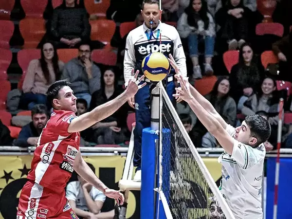 Волейболният Черно море с драматична победа срещу Нефтохимик