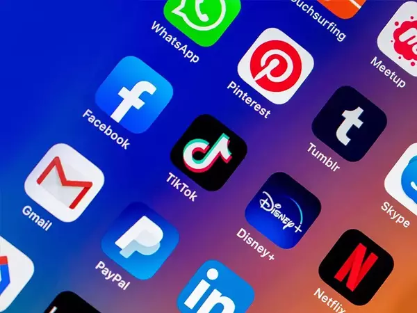 НАП напомня на блогъри и инфлуенсъри да регистрират доходите си