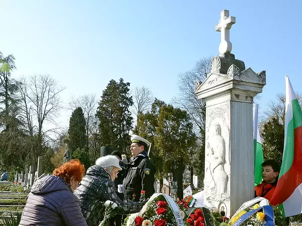Варненци се преклониха пред паметта на Капитан Петко войвода