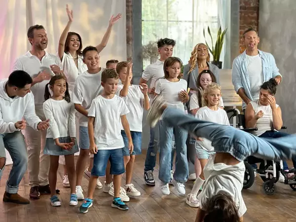 Родни поп звезди записаха песен против тормоза в училище