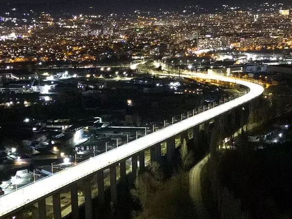 Подмениха осветлението на Аспаруховия мост