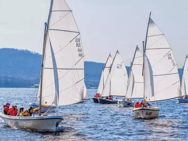 С регата Трети март във Варненското езеро, откриват ветроходния сезон в България