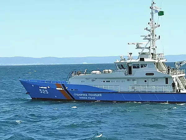 Спасиха туркиня и украинец, опитали с гумена лодка да достигнат до Варна