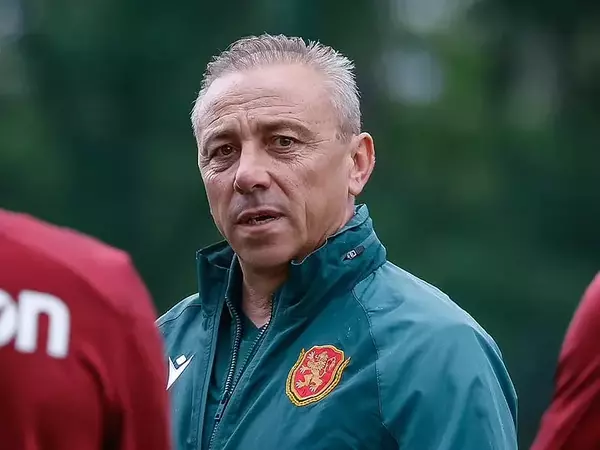 Илиан Илиев остава селекционер на България