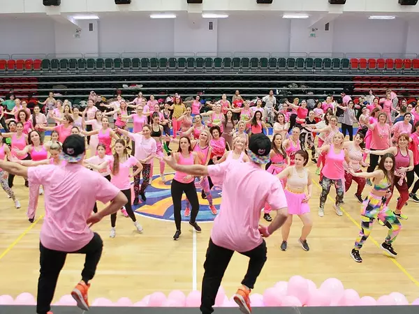 Над 1000 души се включиха в благотворителната инициатива Party in Pink Zumbathon 2025