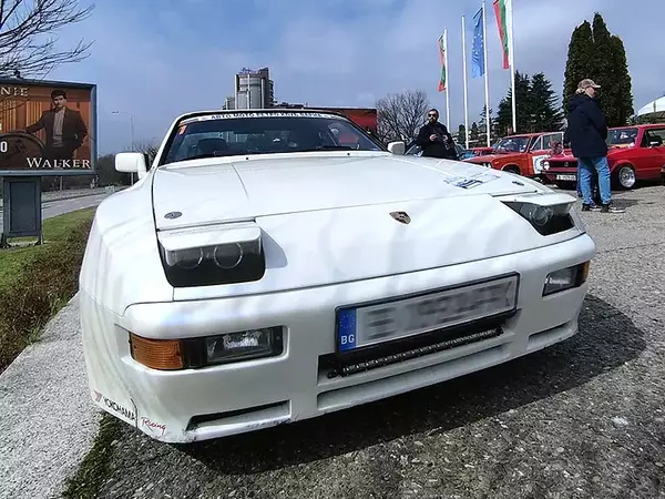 "Морски бриз" събра стотици любители на ретро автомобилите във Варна (СНИМКИ)