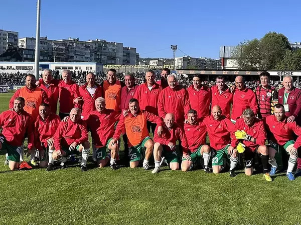 Легендарни футболисти от САЩ 94 зарадваха фенове във Варна