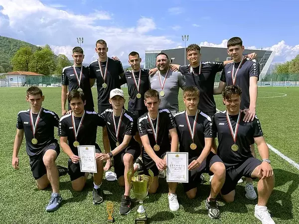 СУЕО Ал.С.Пушкин стана шампион по футбол за ученици 11-12 клас