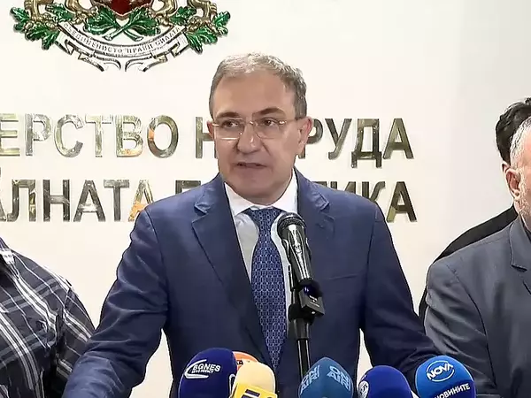 Извеждат 130 възрастни хора от домове във Варна