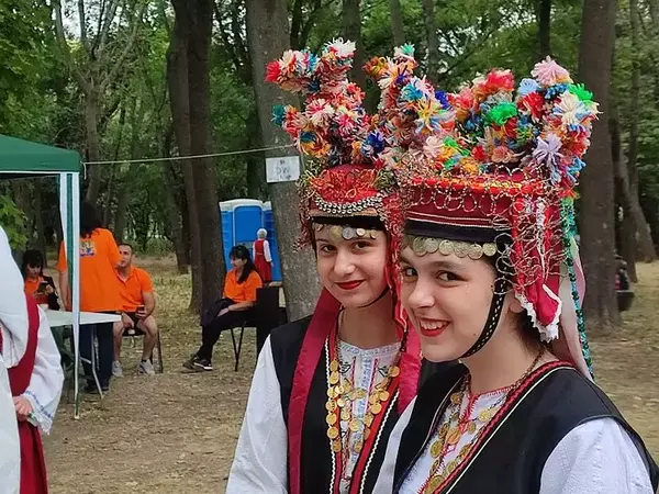 С пъстър фолклорен празник Девня посрещна лятото
