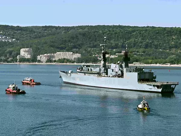 Започнаха задачите на море от учението Бриз 2025