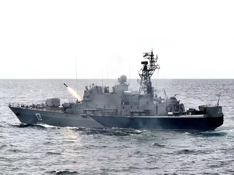 Министърът на отбраната във Варна: Модернизацията на Въоръжените сили е важна за мотивацията на личния състав