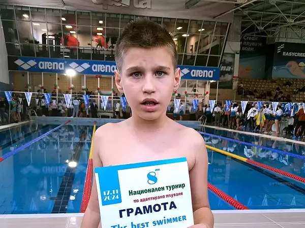 Малък плувец със специални потребности се включва в маратона Галата - Варна