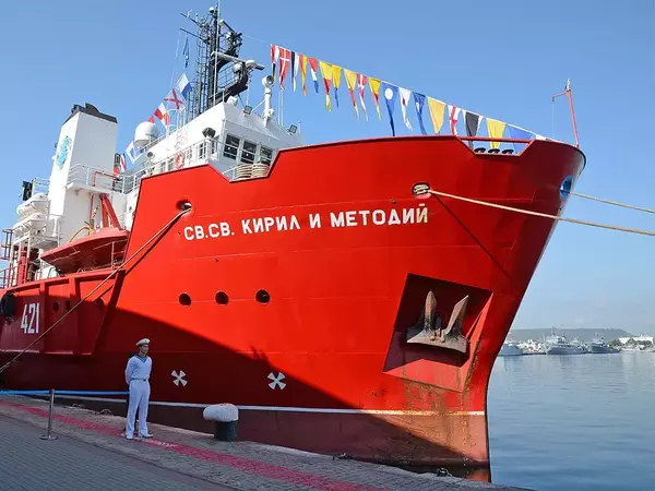 Честваха годишнина на научноизследователския кораб "Св. св. Кирил и Методий"