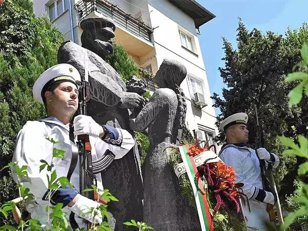 С тържествена церемония отбелязаха 147 години от Освобождението на Варна