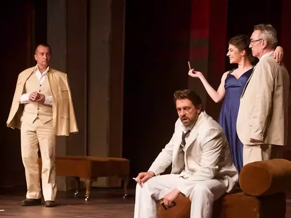 В Летния театър на 1 септември: Драматичният шедьовър "Тютюн" отново пленява публиката във Варна