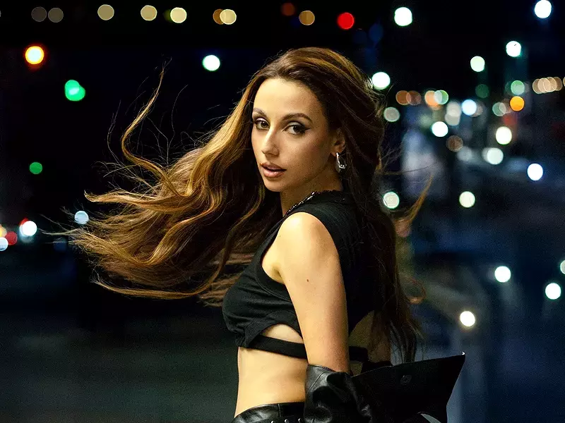 Михаела Маринова каза "Да" на мъжа на живота си и представи нова песен