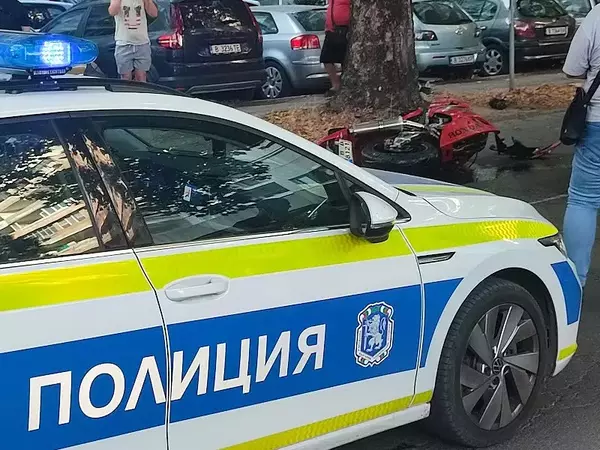 Мотор и два автомобила се сблъскаха на ключова улица във Варна