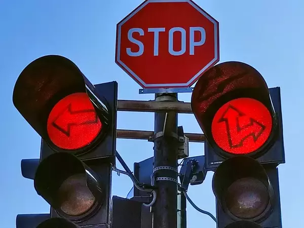 Временен светофар поставят на кръстовището за Карантината