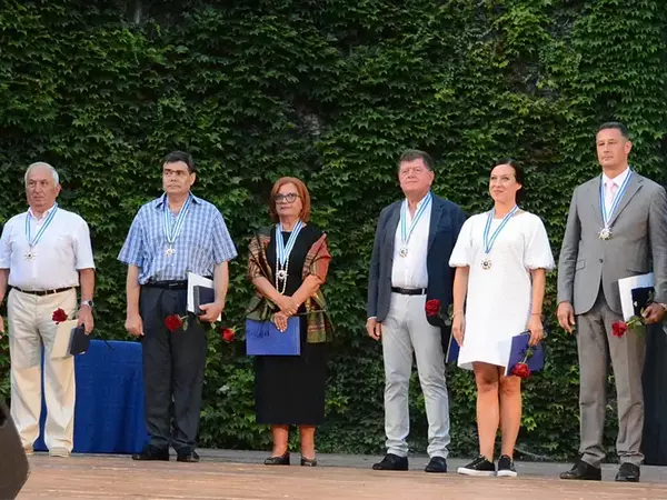 На церемония в Летния театър: Отличиха новите почетни граждани на Варна