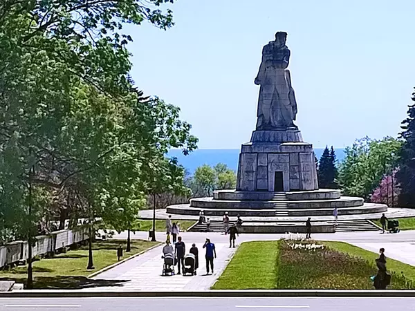 Възстановяват възпоменателни плочи до Пантеона във Варна