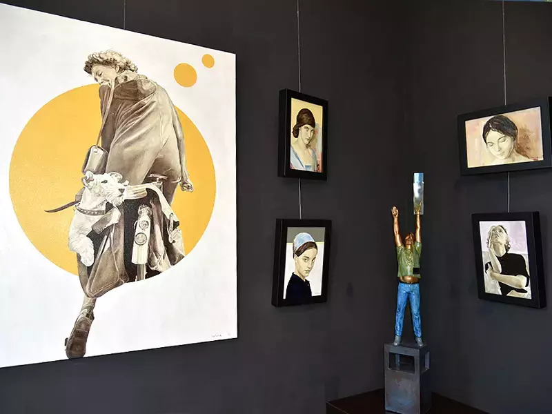 Изложба живопис и скулптура на трима творци представя галерия Le Papillon
