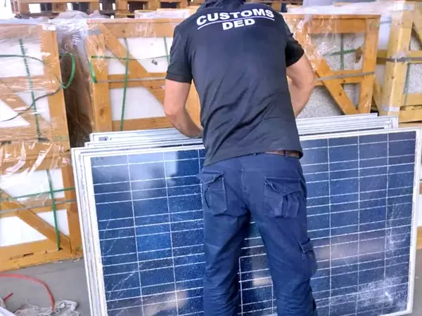 Варненски митничари откриха почти 50 кг марихуана в соларни панели