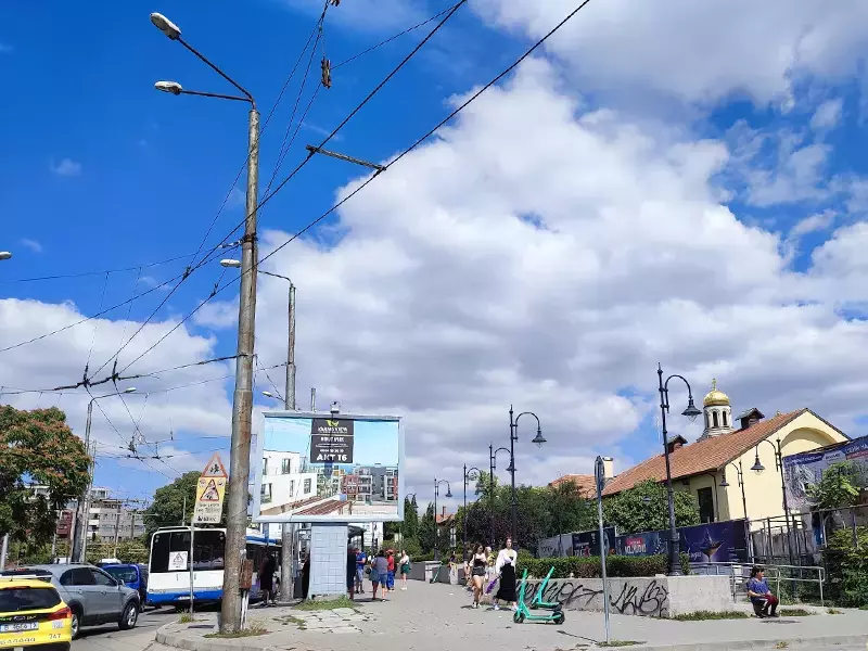 Обследват стълбове и дървета край детски площадки във Варна