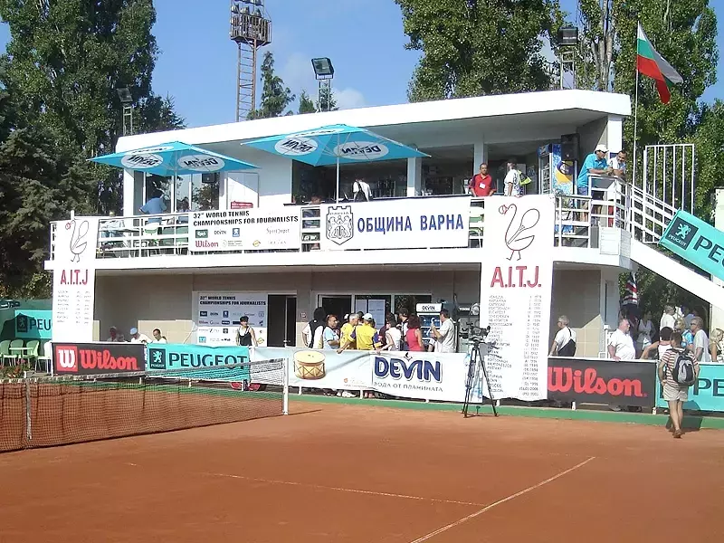 Млади тенисисти от 15 държави мерят сили във Варна