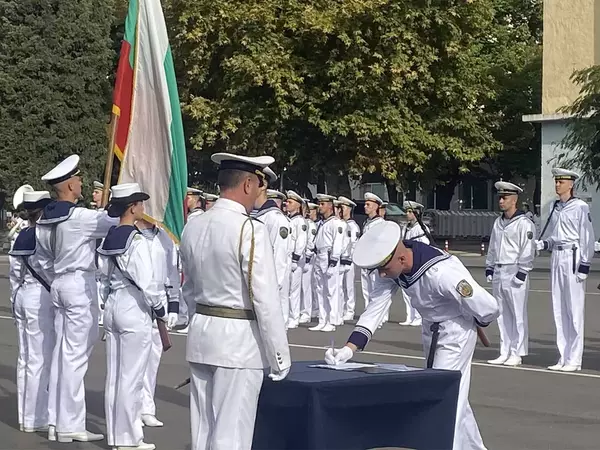 53-ма са новите курсанти във Висшето военноморско училище "Н. Й. Вапцаров"