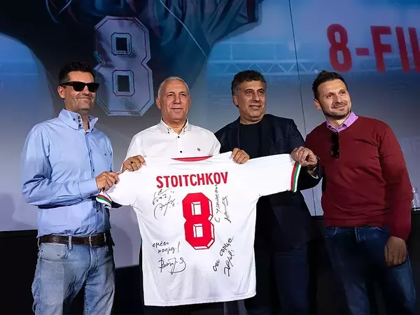 Филм разказва за живота и кариерата на Христо Стоичков