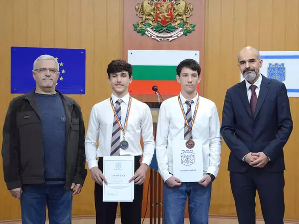 Варненски ученици с медали от Младежката международна олимпиада по астрономия и астрофизика