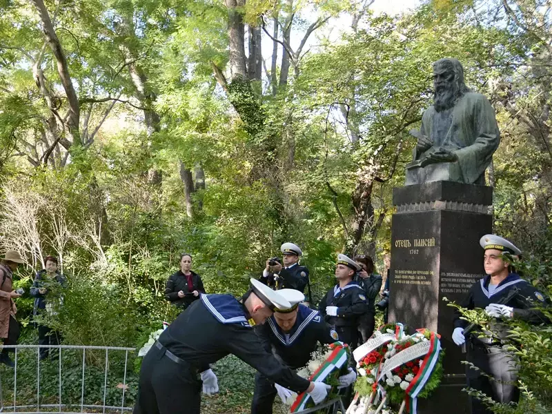 Във Варна отбелязаха тържествено Деня на народните будители