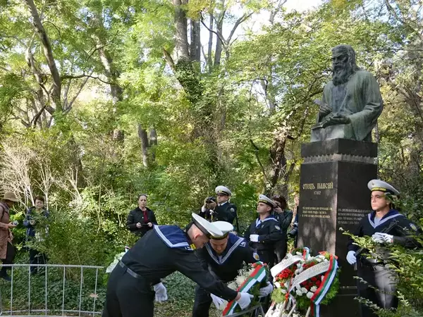Във Варна отбелязаха тържествено Деня на народните будители