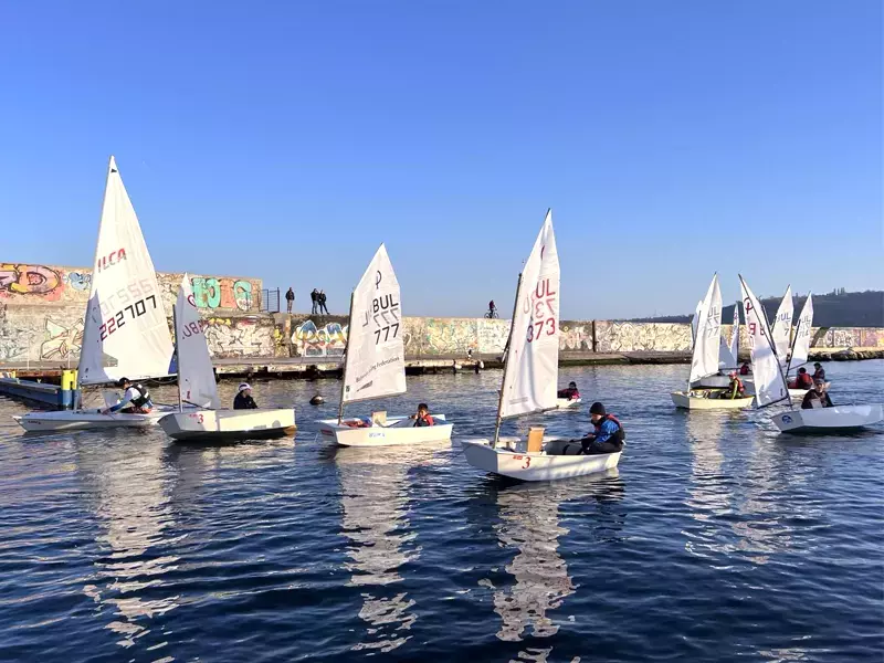 Регата "Есенни ветрила" закри сезона за морски спортове във Варна