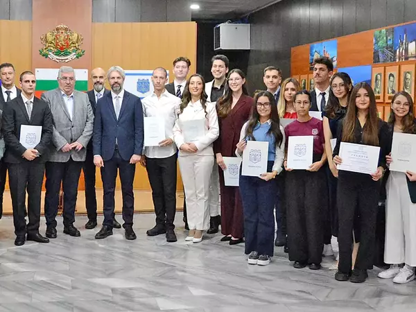 В навечерието на 8 декември: Отличиха най-изявените студенти във Варна