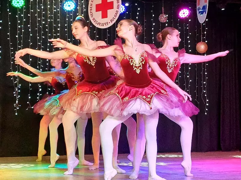 Празничен концерт във Варна стопли сърцата на социално слаби граждани