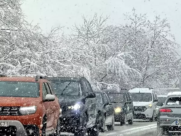 377 снегопочистващи машини вече са на терен