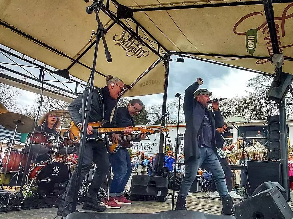 Най-обичаната българска коледна песен ще звучи на плажа във Варна на 1 януари