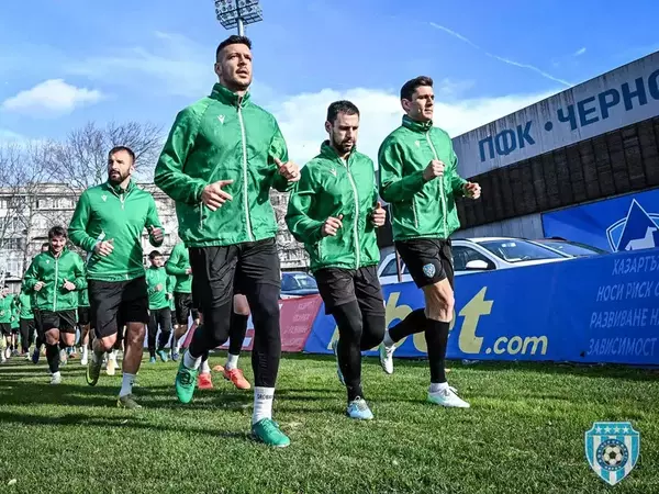 Черно море се раздели с двама 