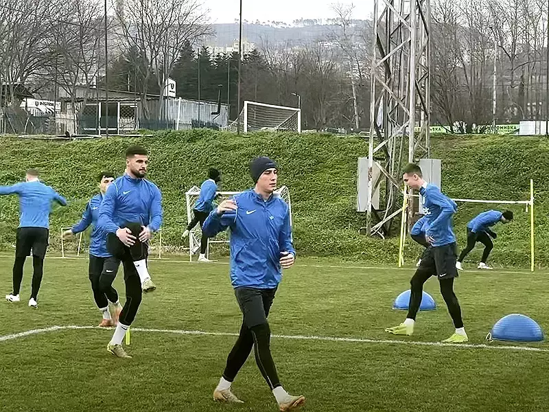 С 21 футболисти започна подготовка Спартак (Варна)